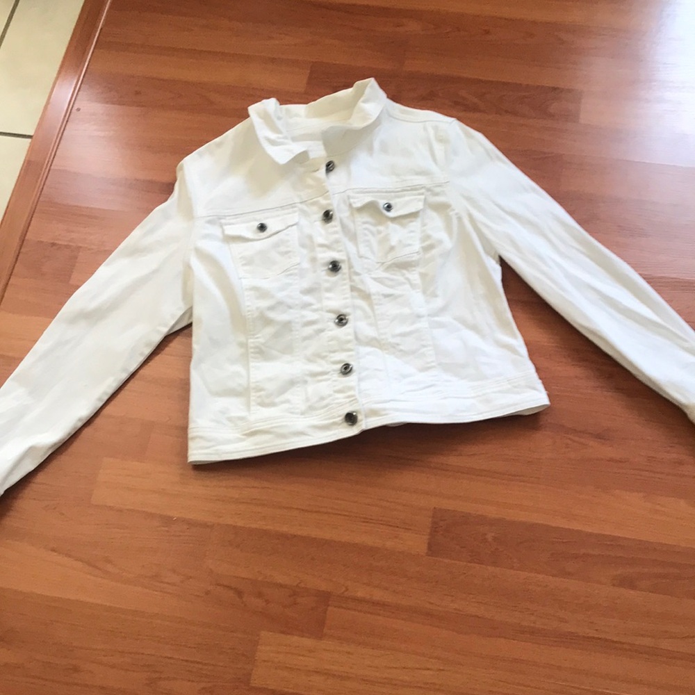 Rocks & Indigo White Women's Denim Jacket - Classic Button-Up
